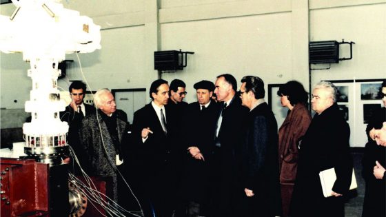 Demonstration of an experiment on the small shaking table, 80-ties of the last century